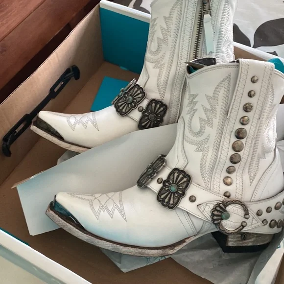 Lane Silver Mesa Bootie - white - Picture 3 of 10